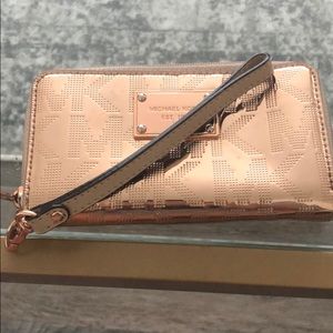 Michael Kors rose gold wristlet
